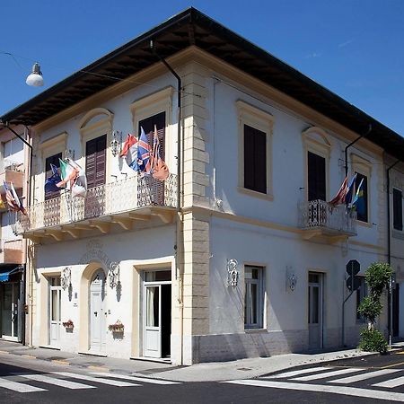 Hotel La Petite Maison Viareggio Extérieur photo