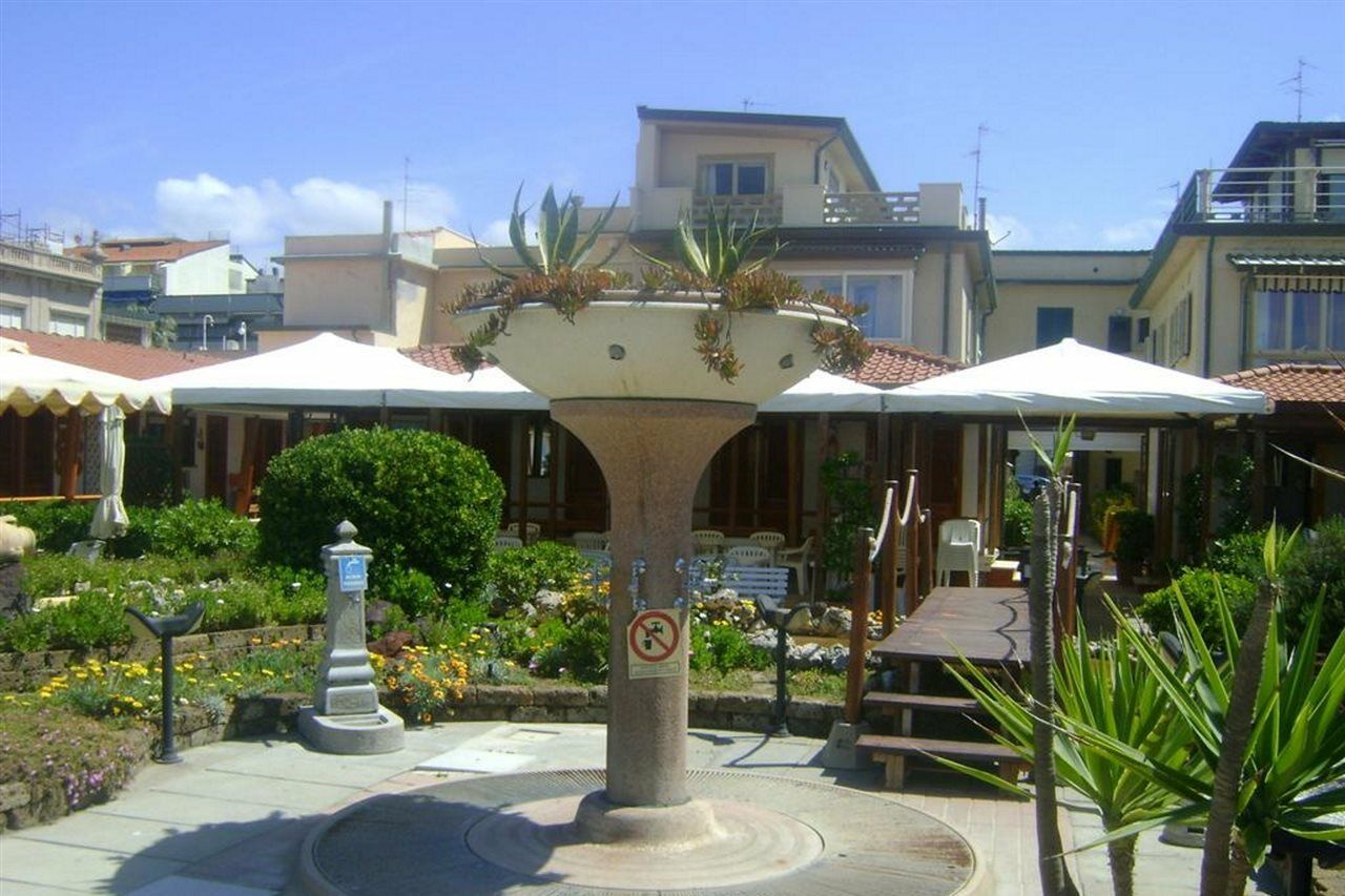 Hotel La Petite Maison Viareggio Extérieur photo
